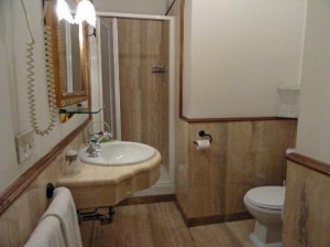 bathroom travel italy rome florence venice stephanie hughes stolen colon crohn's disease ulcerative colitis inflammatory bowel disease ibd blog ostomy gelato husband vacation bathroom